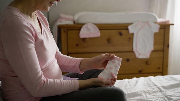 Préparer l'arrivée du deuxième bébé : conseils pratiques pour une transition en douceur